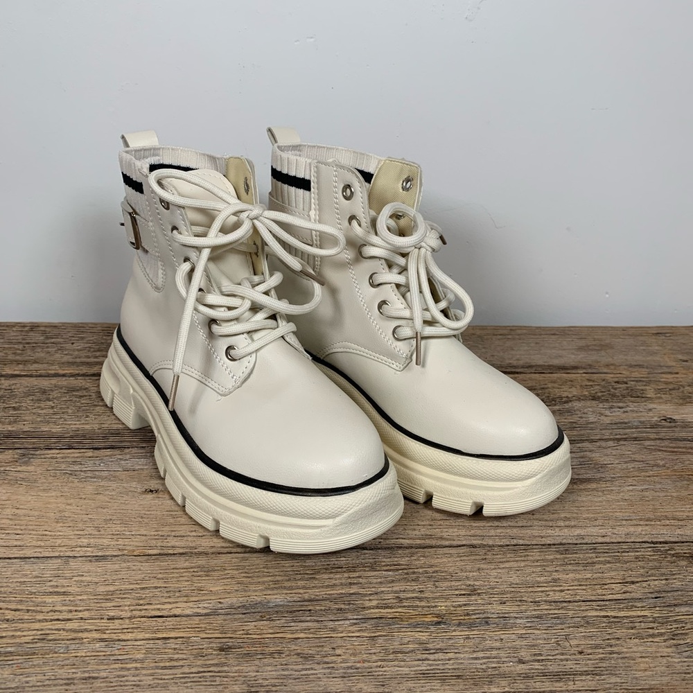 Cream Lace-Up Boots Thick Sole Cozy Knot Accent